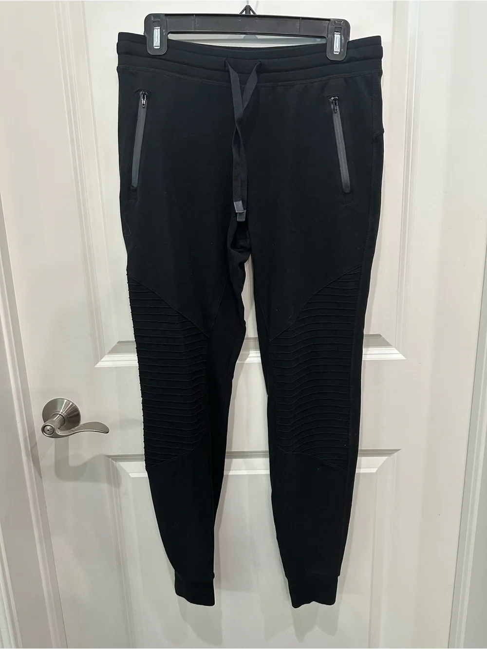 ALO Yoga Black Ribbed Knee Joggers with Zip Pockets